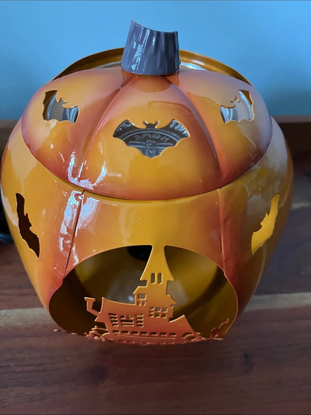 NIB • RETIRED PARANORMAL PUMPKIN SCENTSY WARMER
